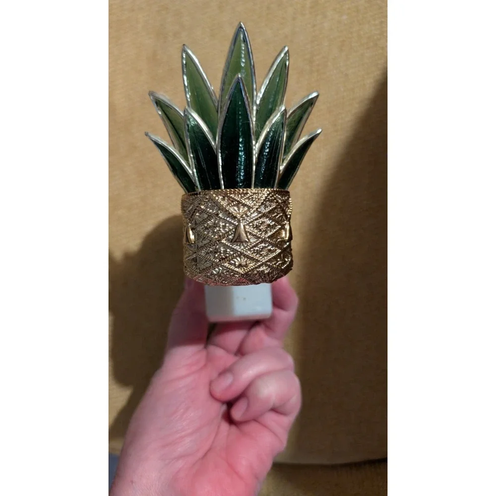 Bath & Body Works PINEAPPLE Wallflowers Light Up Plug In Warmer